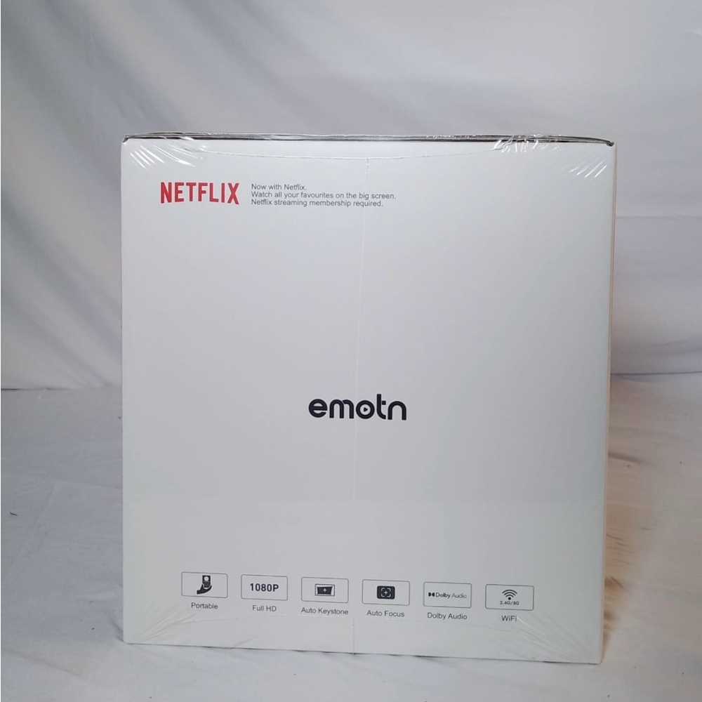 Smart Projector with Remote Control - Picture 2 of 4